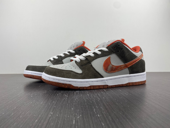 crushed d.c. x nike sb dunk low dh7782-001 crushed d.c. x nike sb dunk low dh7782-001