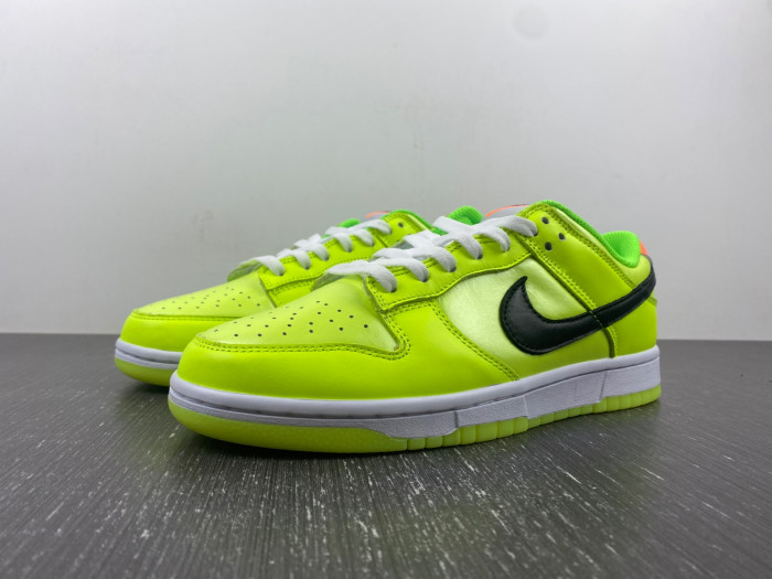 nike dunk low “glow in the dark” fj4610-702 nike dunk low “glow in the dark” fj4610-702