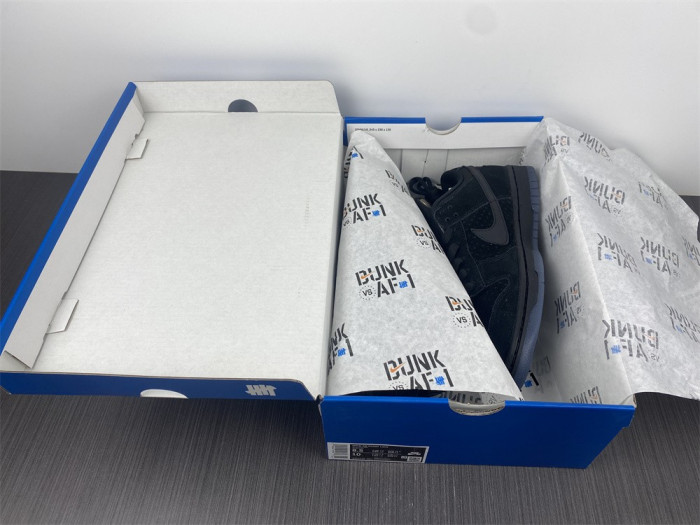 nike dunk low x undefeated