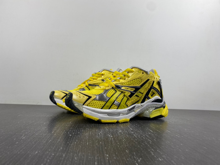 blcg runner sneaker 677402-w2rd3-0510