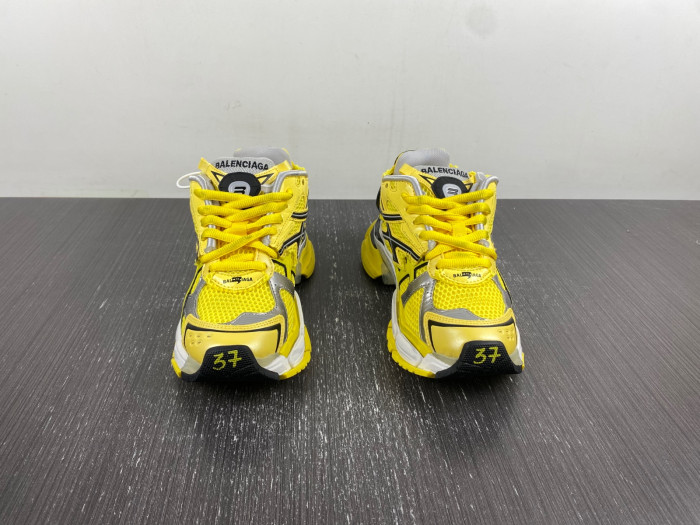 blcg runner sneaker 677402-w2rd3-0510