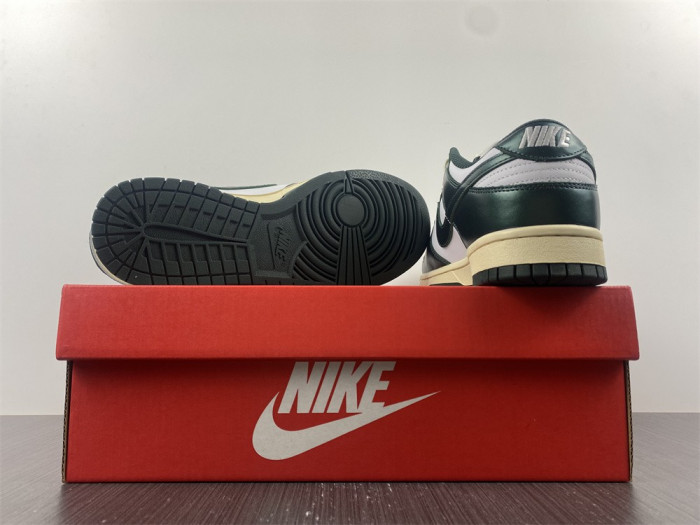 nike dunk low vintage green (w) - dq8580-100