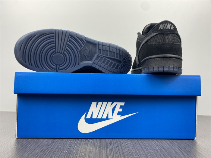 nike dunk low x undefeated