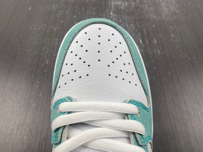 april skateboards x nike dunk low sb 