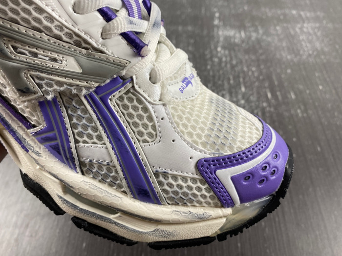 blcg runner sneaker 677402-w3rb3-5901