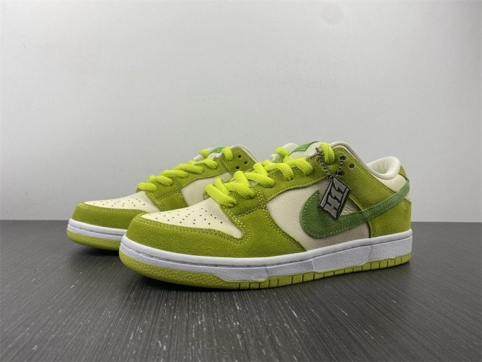 nike sb dunk low green apple - dm0807-300 nike sb dunk low green apple - dm0807-300