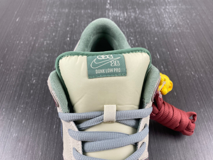 crenshaw skate club x nike sb dunk low fn4193-100