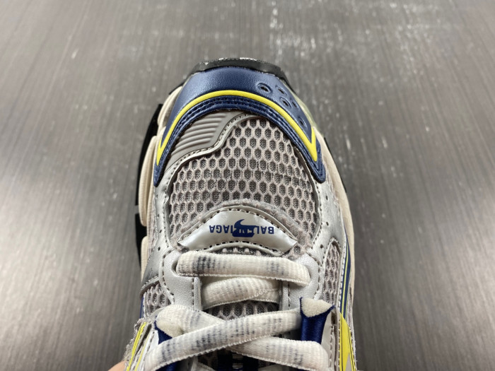 blcg runner sneaker bm5623-010