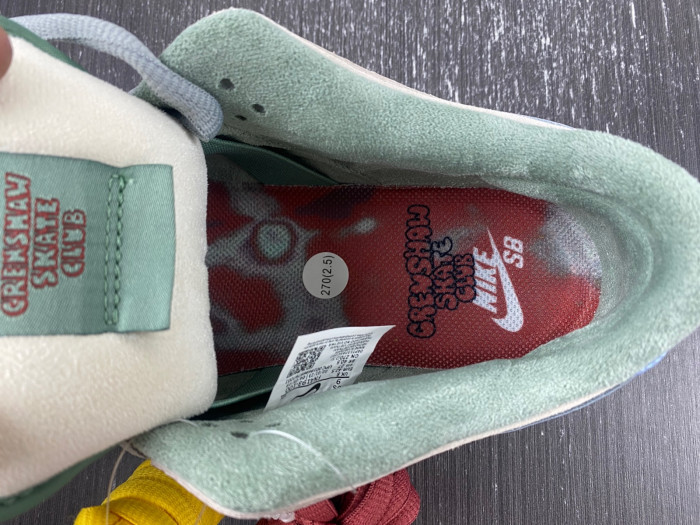 crenshaw skate club x nike sb dunk low fn4193-100