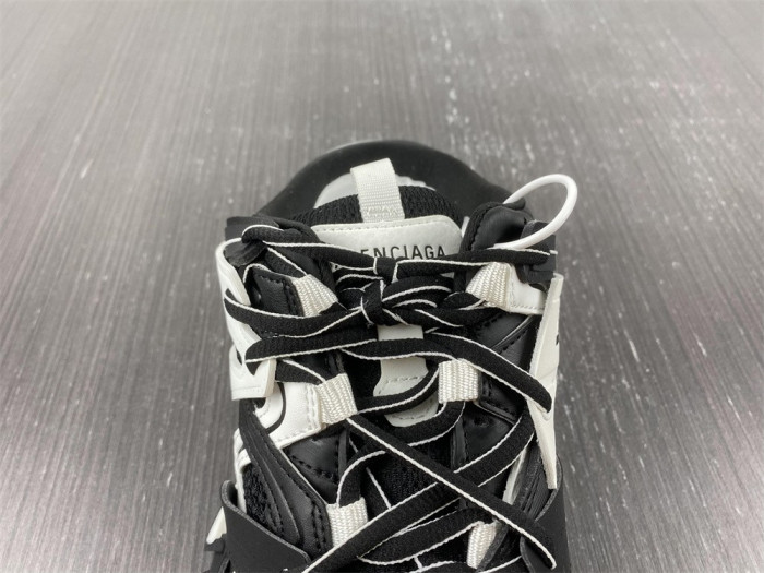 blcg wmns track mule 