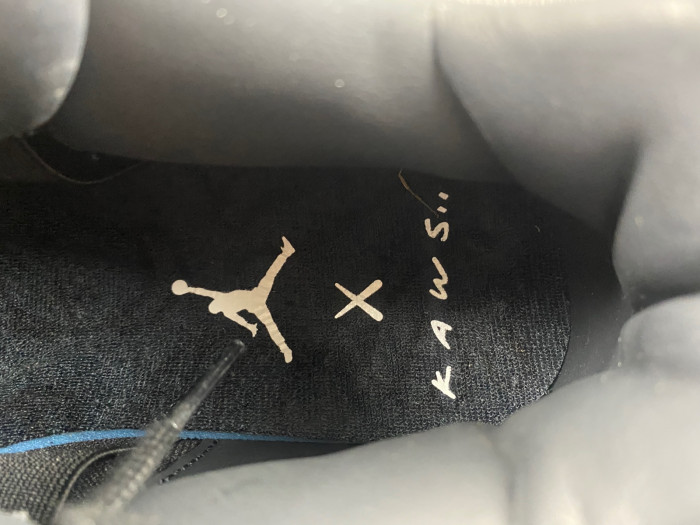 kaws x air jordan 4 retro