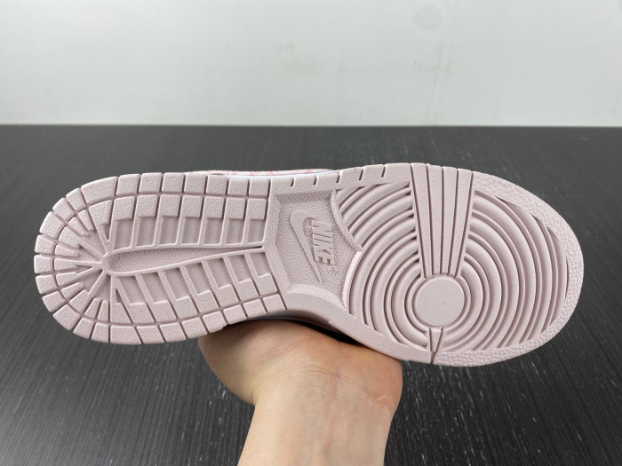 nike dunk low "pink paisley" fd1449-100