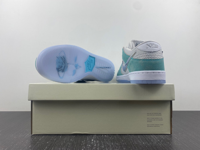 april skateboards x nike dunk low sb 