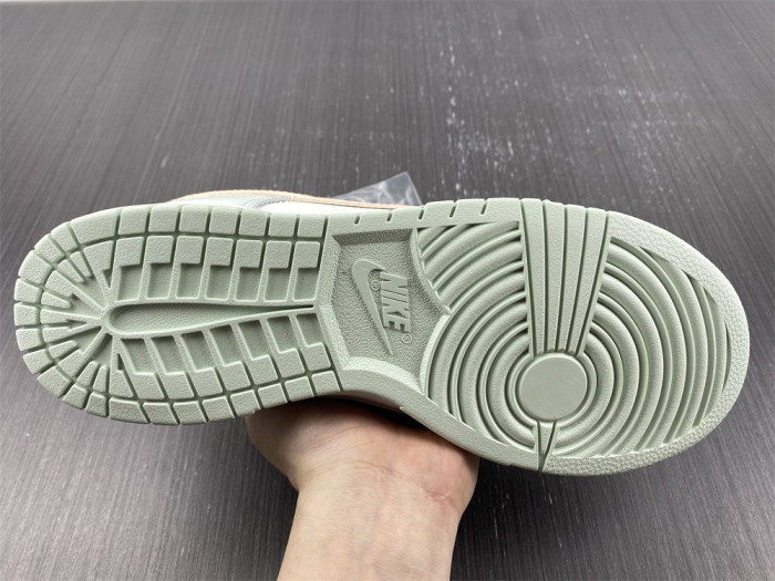 nike dunk low barely green (w) dd1503-104