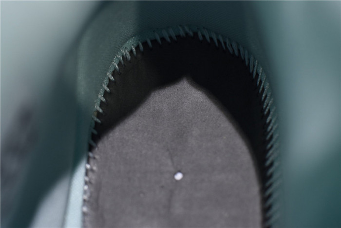 kyrie 5 spongebob squidward (house of hoops special box) cj6951-300