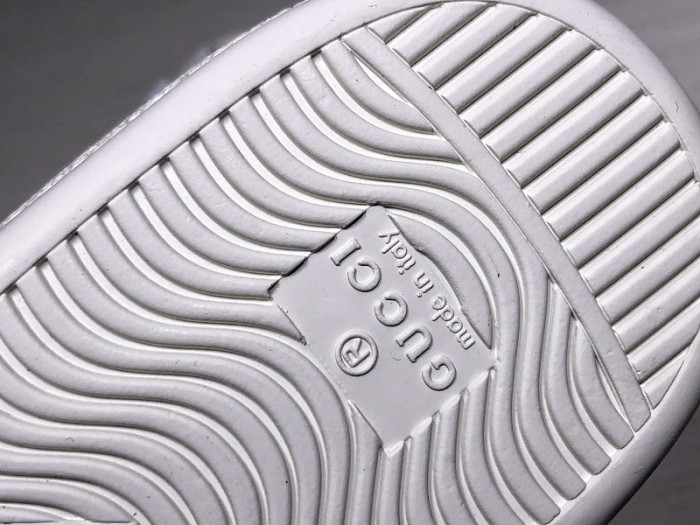 G*u*i ace embroidered low-top sneaker