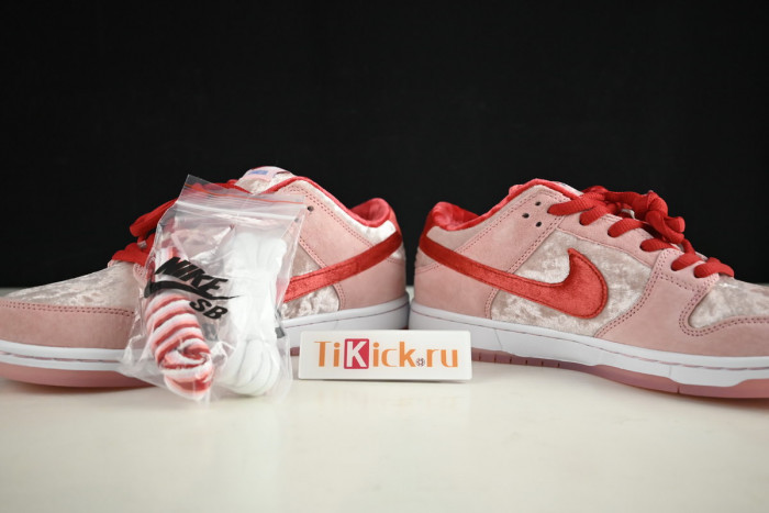 strangelove nike sb dunk low ct2552-800