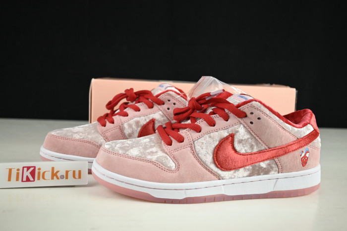 strangelove nike sb dunk low ct2552-800