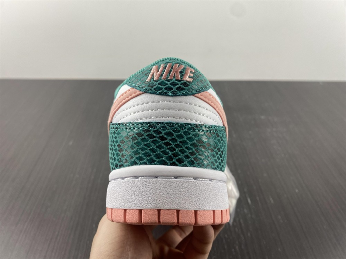 nike dunk low snakeskin dr8577-300