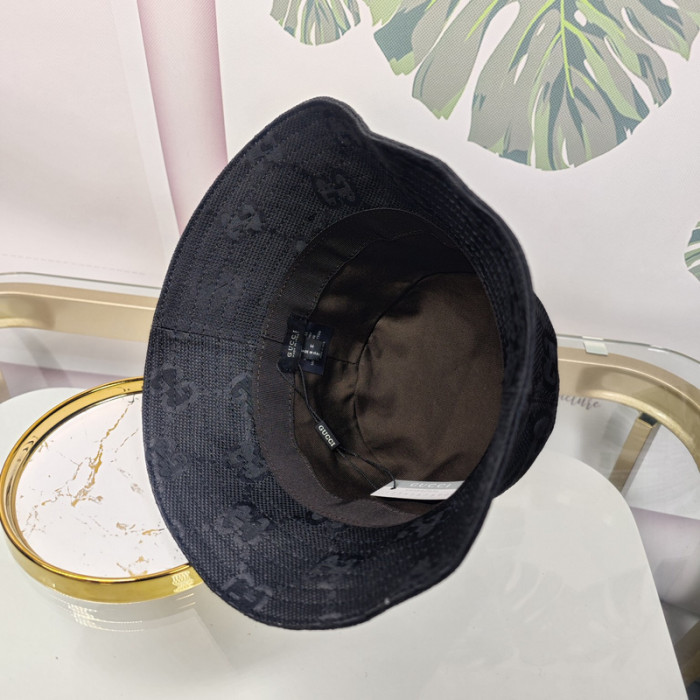 G*u*i* hat0229-002