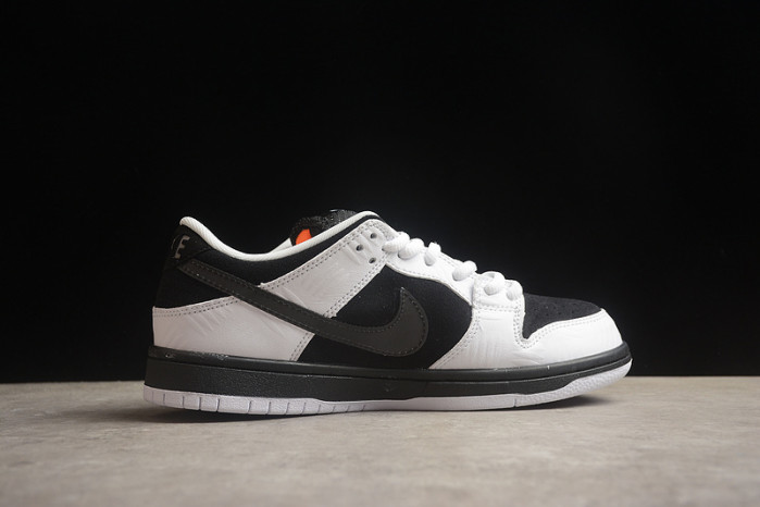 tightbooth x nike dunk low sb fd2629-100