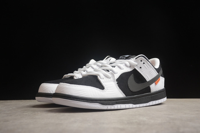 tightbooth x nike dunk low sb fd2629-100