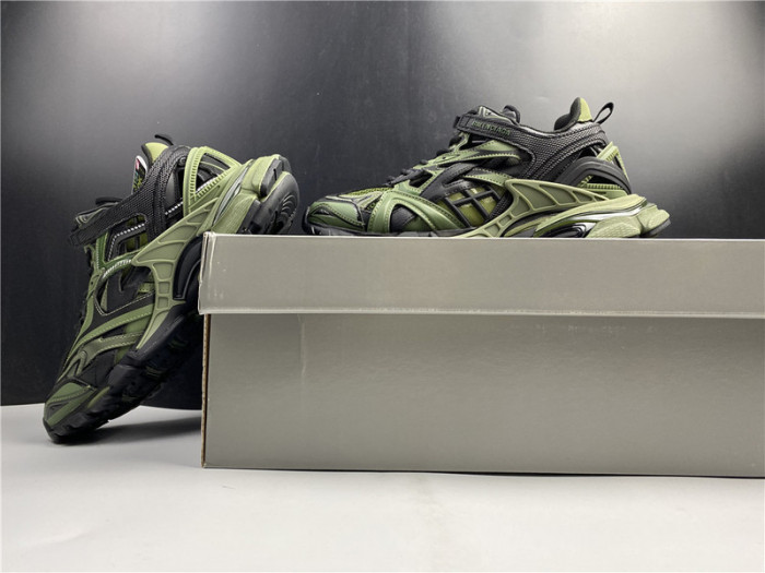 blcg track.2 black and green 568614 w3ae1 2311