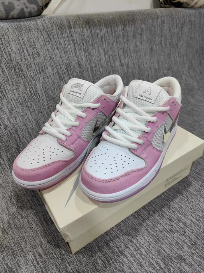 april skateboards x nike sb dunk low fd2562-401pink april skateboards x nike sb dunk low fd2562-401pink