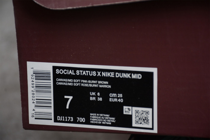 nike dunk social status x mid