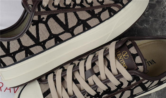 v*lentino sneakers va1085-225