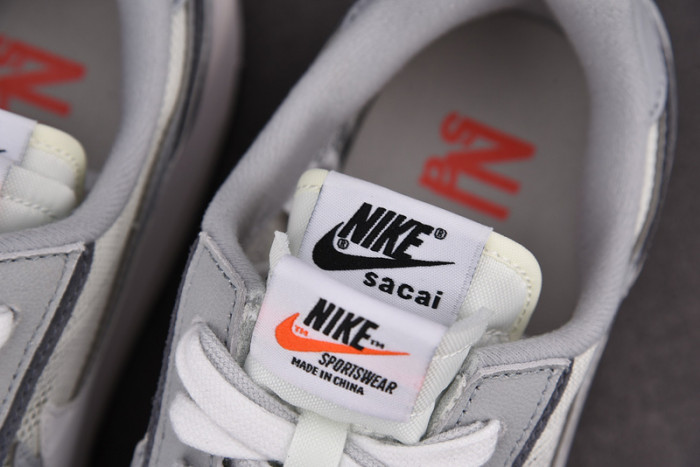 nike ld waffle sacai summit white bv0073-100
