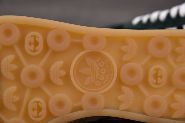 G*u*i low-top sneaker green678