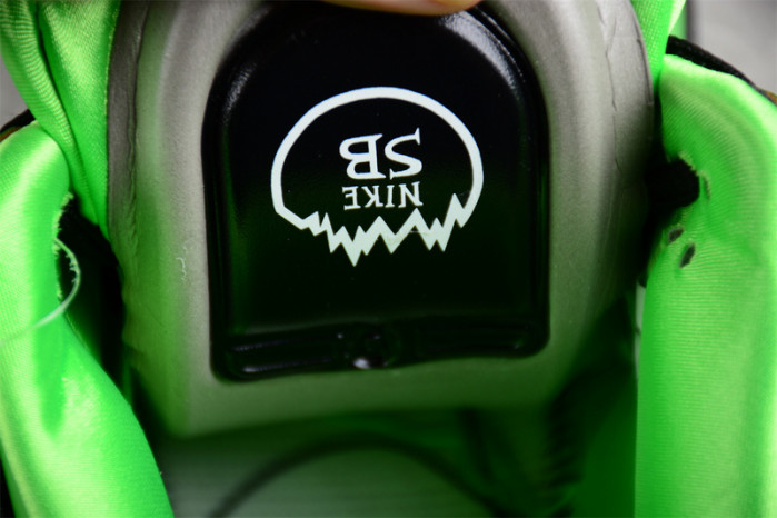 the powerpuff girls x nike dunk low pro sb qs