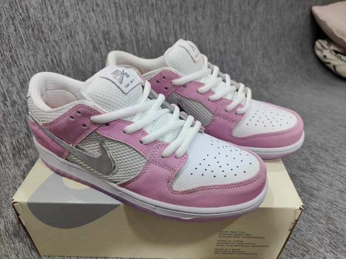 april skateboards x nike sb dunk low fd2562-401pink