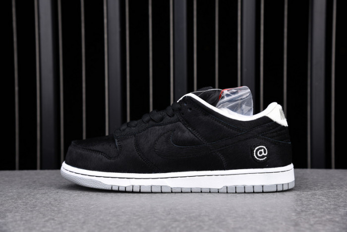 nike sb dunk low medicom toy (2020) cz5127-001 nike sb dunk low medicom toy (2020) cz5127-001