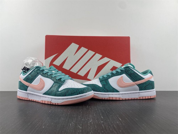 nike dunk low snakeskin dr8577-300